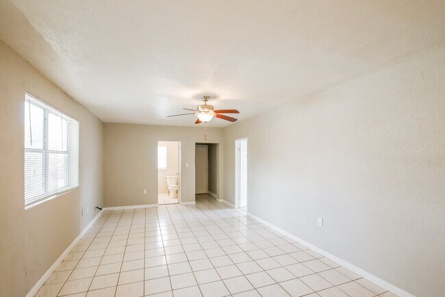 Foto del edificio - 2342 Raleigh St