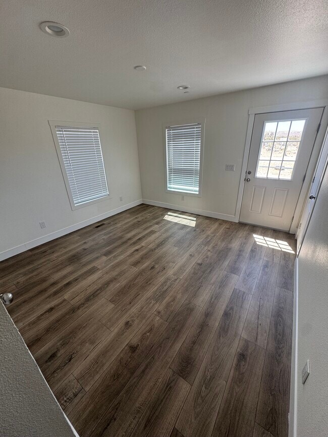 Building Photo - 9175 Alamo Ave