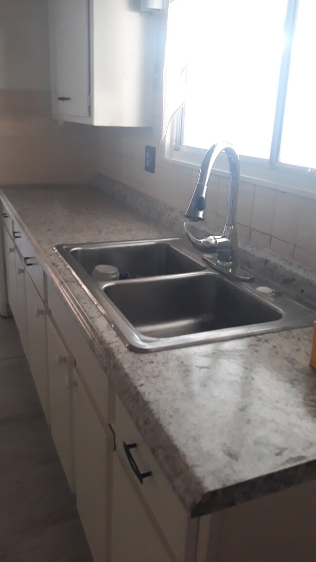 Foto del edificio - 18203 Madonna St