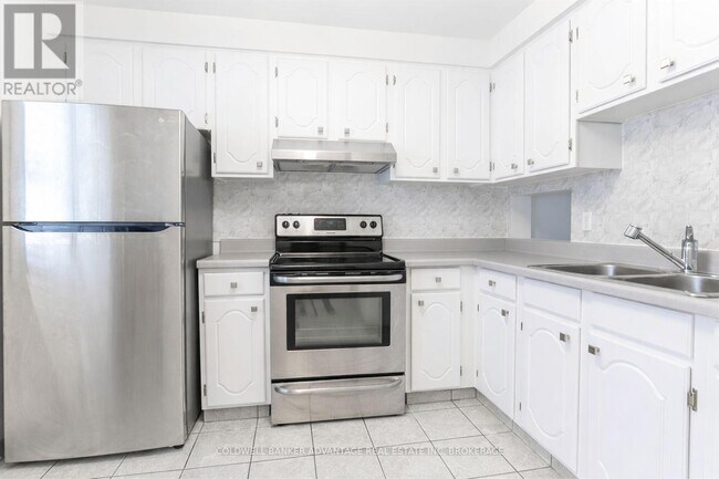 Building Photo - 5815 Swayze Dr