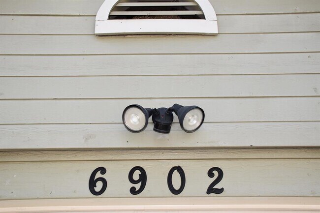 Building Photo - 6902 Apperson St