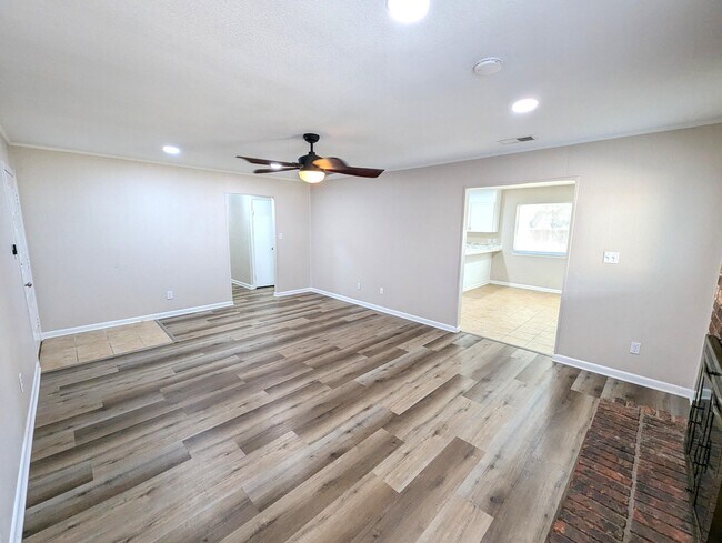 Building Photo - 35 Solar St