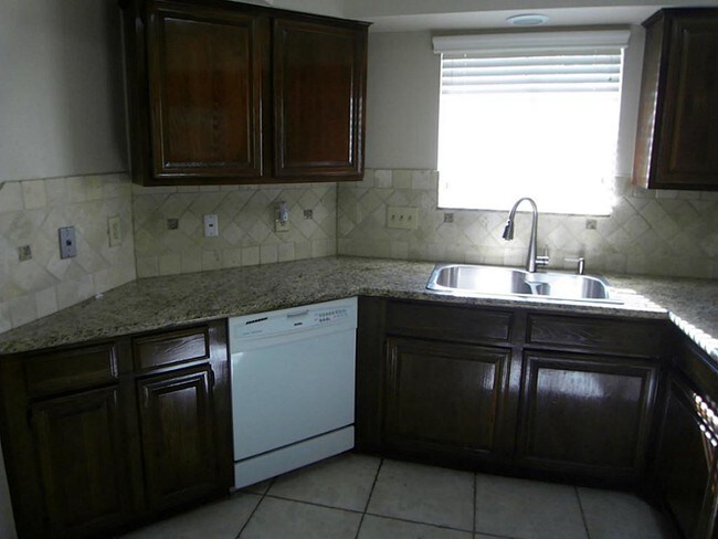 Building Photo - 946 Memorial Village Dr