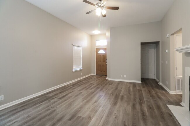 Foto del edificio - 21203 Grand National Ave