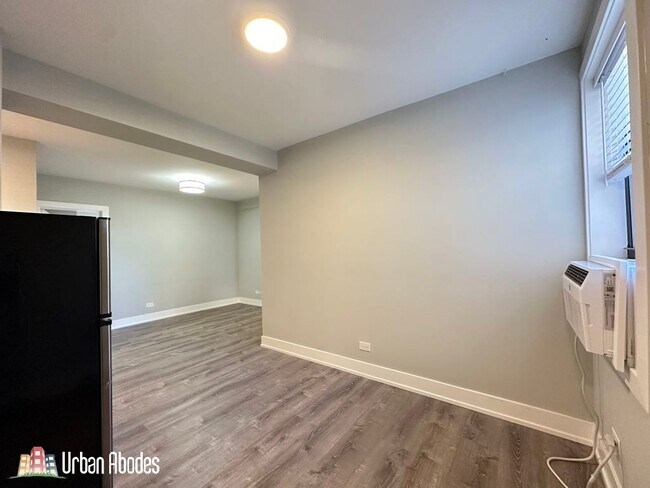 Foto del edificio - 535 W Belmont Ave