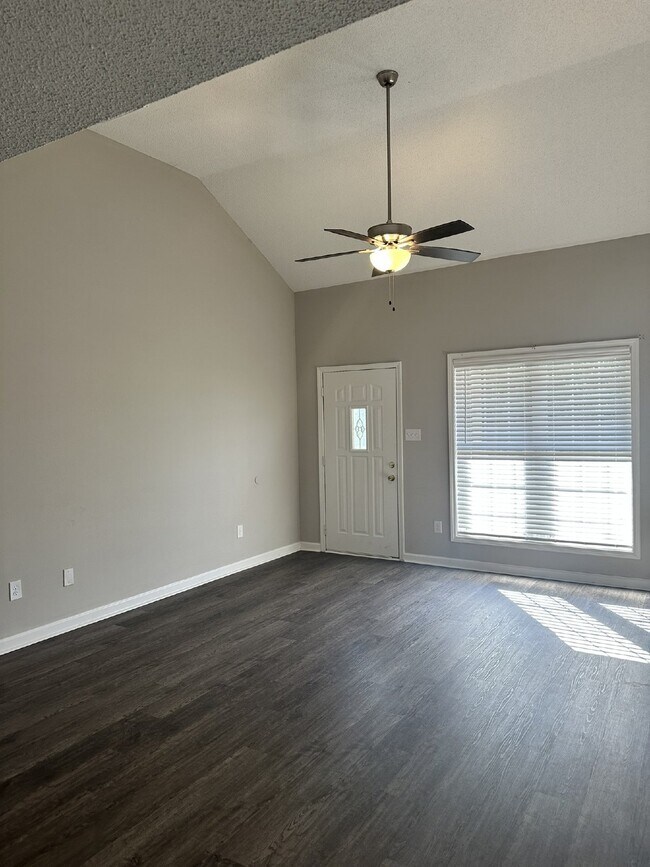 Foto del edificio - "Charming 3-Bedroom Home in Warner Robins,...