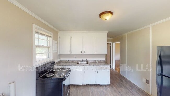 Building Photo - 734 Whitlock St