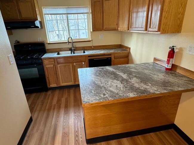 Building Photo - Single Family Home with 1 Bedroom 1.5 Bathroom