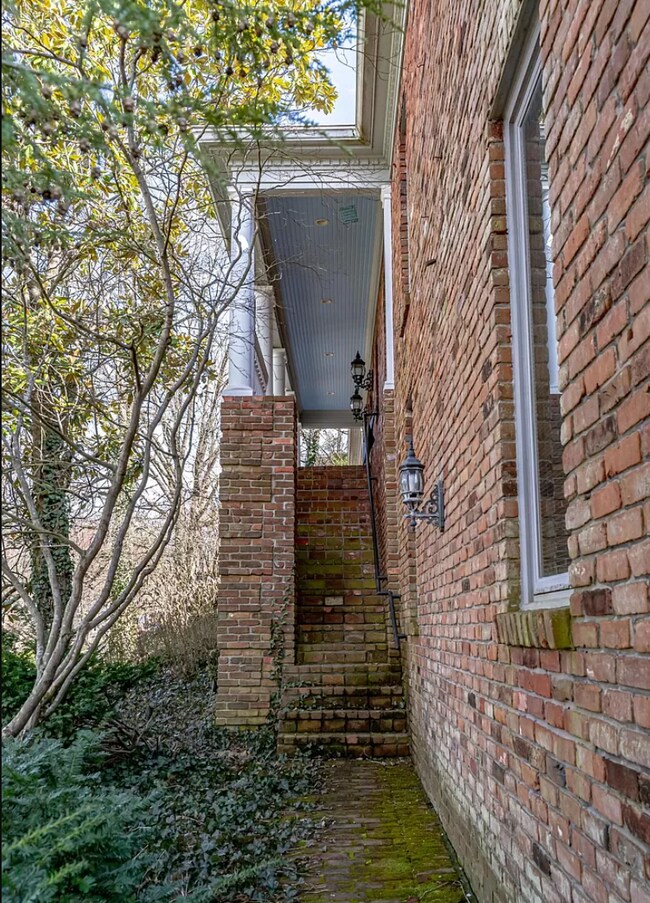 Building Photo - 2802 Juniper Hill Ct