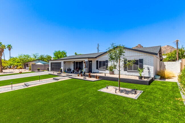 Building Photo - 1540 E El Camino Dr