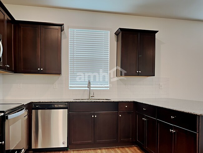 Building Photo - 658 W Bosal Dr