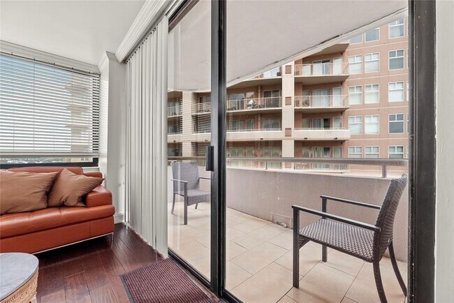 Foto del edificio - 3525 Sage Rd