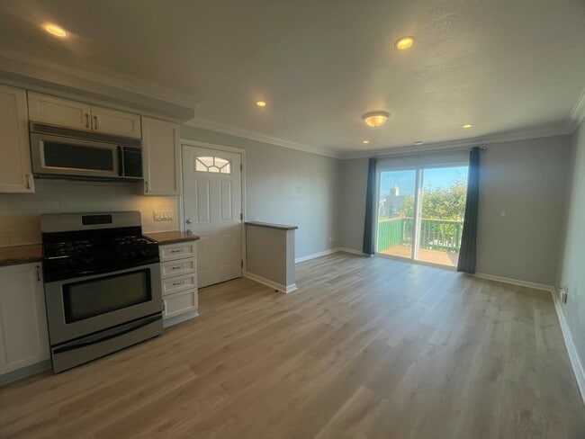 Photo - 620 Spruce Ave Townhome