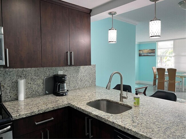 Building Photo - 3725 S Ocean Dr