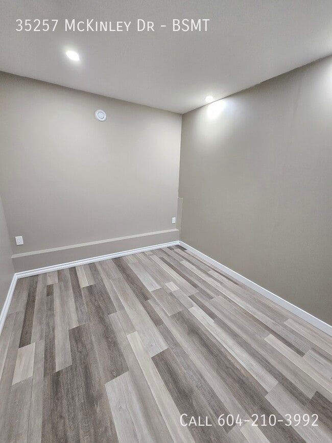 Building Photo - Modern Basement Suite in East Abbotsford - Utilities Included!