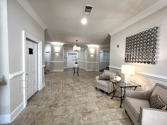 Building Photo - 11 Perimeter Center E