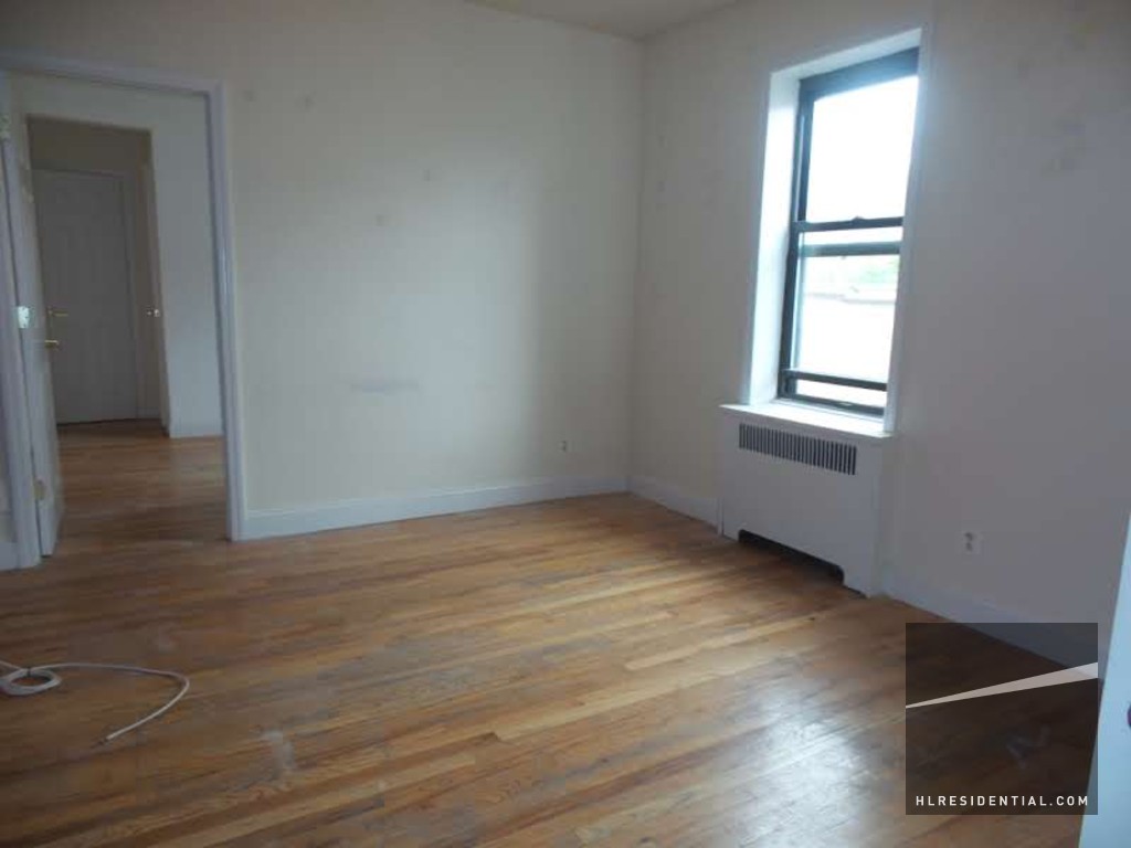 Primary Photo - 3111 Crescent St