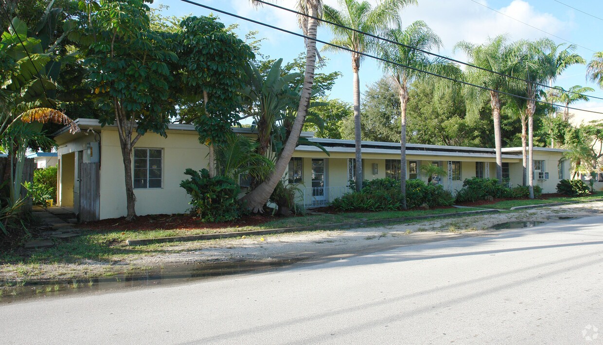 Primary Photo - 1500 NE 9th St