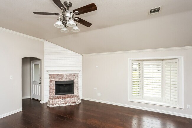Building Photo - 10921 Emerald Park Ln