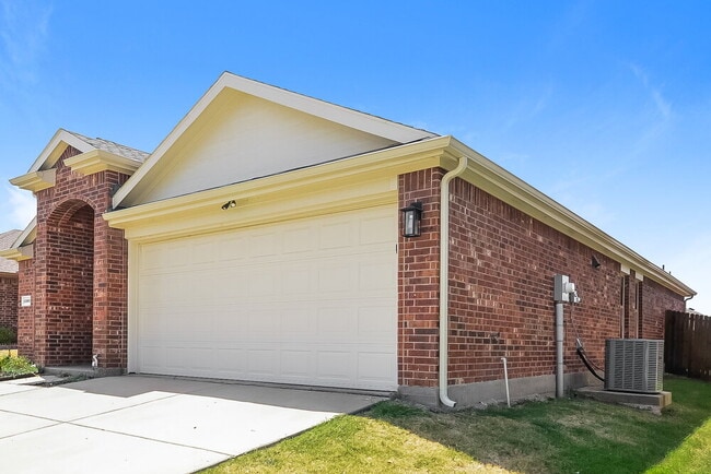 Building Photo - 1209 Rainer Dr