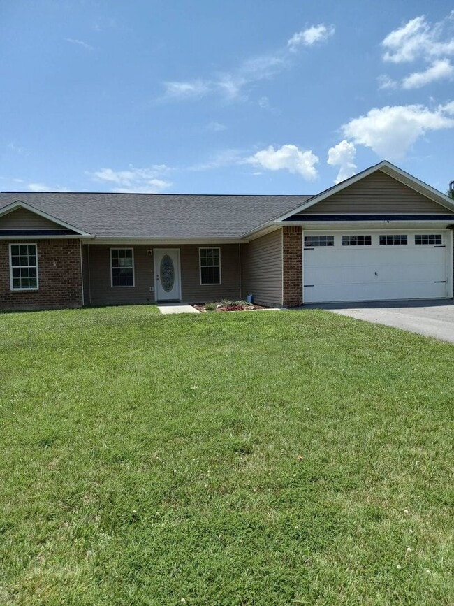 Building Photo - Now accepting application for 3 bedroom 2 bath brick home in White Pine, TN