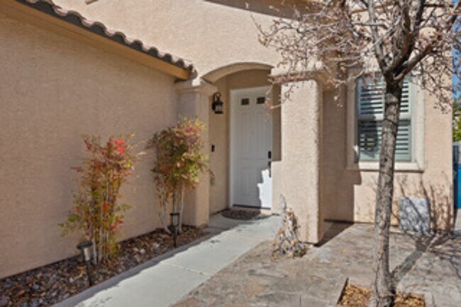 Building Photo - SE!! Pebble and Pollock!! Crystal Springs!...