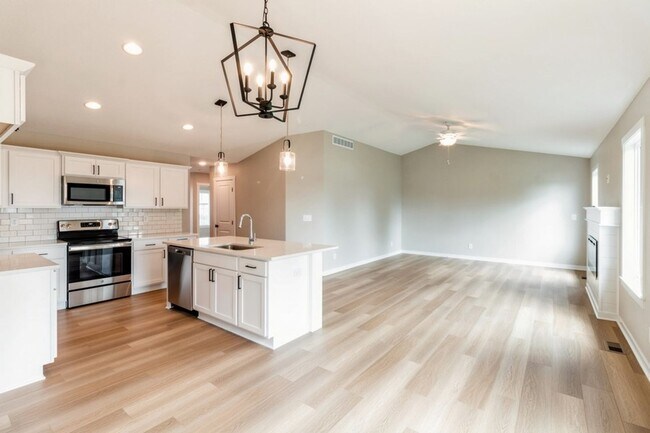 Foto del edificio - PRIVATE BACKYARD!! 4 Bedroom, 3 Bath Home in Ankeny