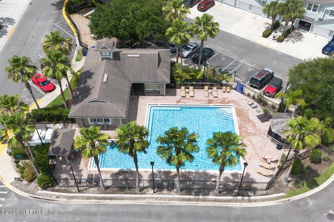 Foto del edificio - 7055 Deer Lodge Cir