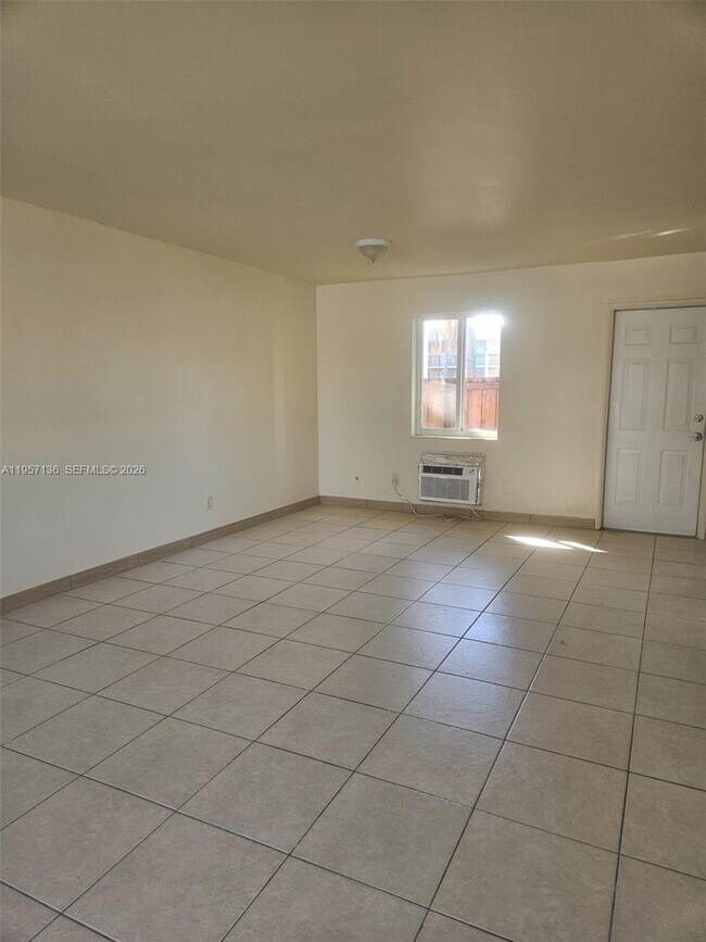 Foto del edificio - 2230 Madison St