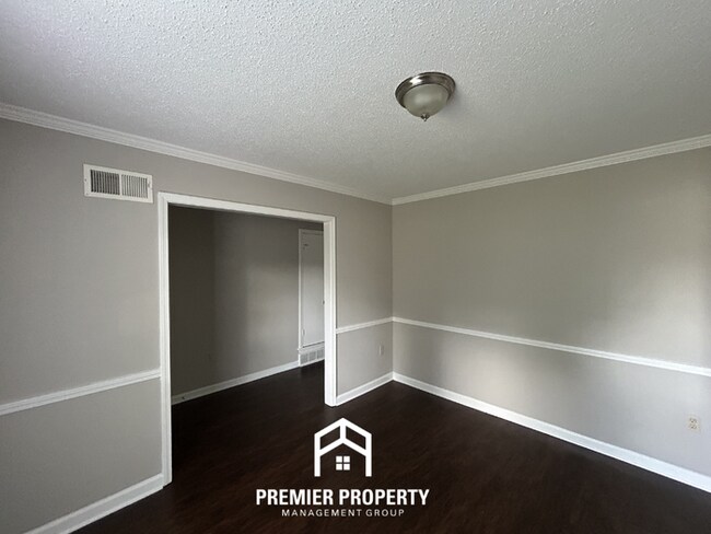Foto del edificio - Stunning 3BR/2BA Near Southwind | 2,079 Sq Ft, Built-Ins, Fireplace & Covered Patio