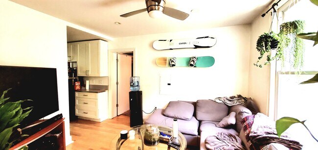 Foto del edificio - 211 Clinton St