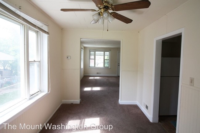 Foto del edificio - 8012 Kavanagh Rd