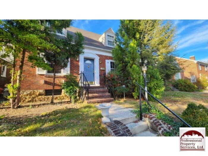 Foto principal - Charming Renovated Brick Cape Cod In Estab...