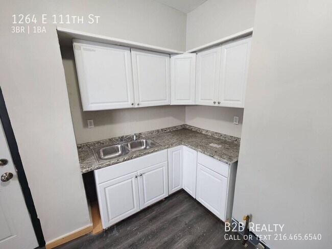 Building Photo - 1264 E 111th St