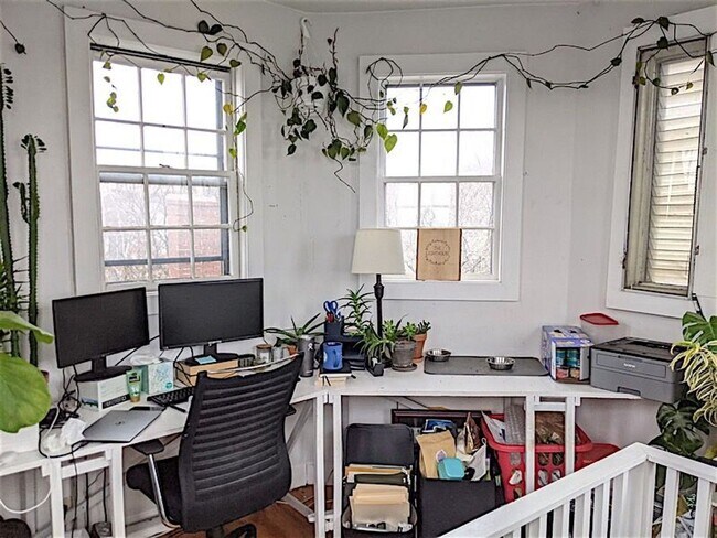 Building Photo - Somerville 1 bedroom apartment - Available...