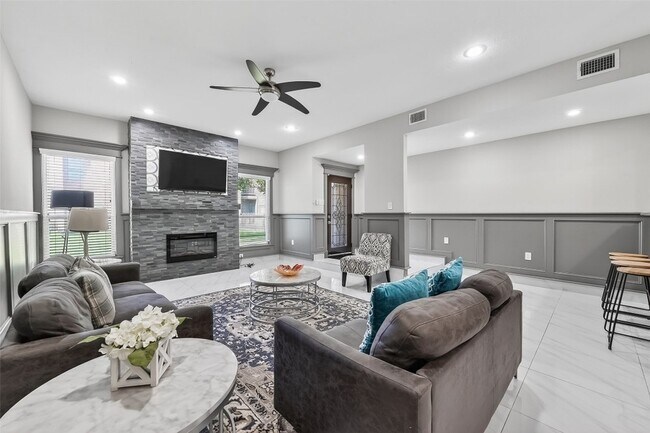 Foto del edificio - 11280 Braes Forest Dr