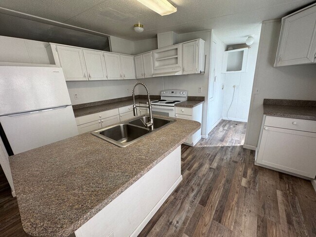 Building Photo - 3 Bedroom, 2 Bath home in Branford