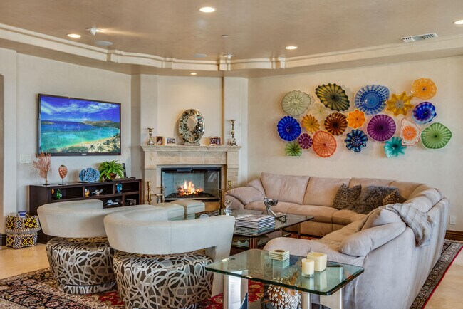 Building Photo - 707 Esplanade