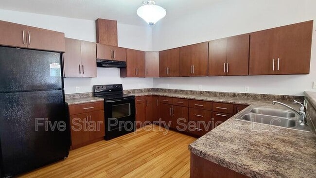 Building Photo - 1406 School House Ln