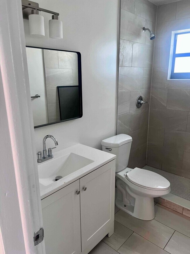 Foto del edificio - 310 NE 78th St