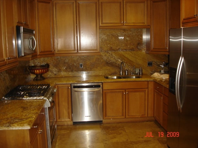 Building Photo - 5255 Hermitage Ave