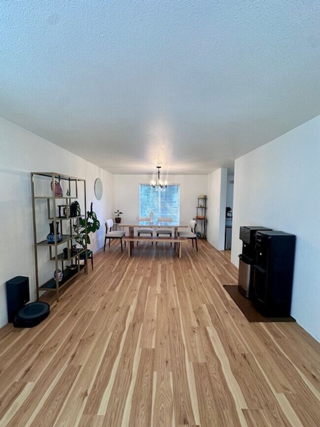 Foto del edificio - 5 bedroom featuring 2 Master suites with w...