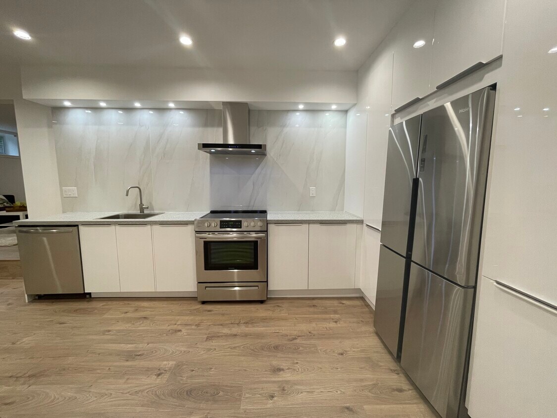 40 Balsam Pl, Port Moody, BC V3H 5A6 House for Rent in Port Moody, BC