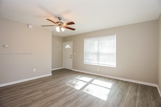 Foto del edificio - 1155 NE 133rd St