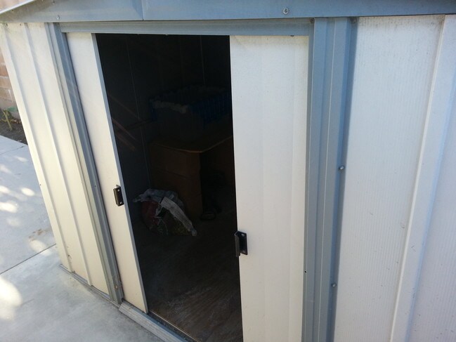 Storage Unit - 423 E Mountain View St