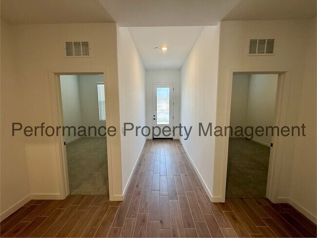 Foto del edificio - New Construction 5 Bed/3 Bath Home in SW Bakersfield w/ Solar, RBP & $0 Deposit Option