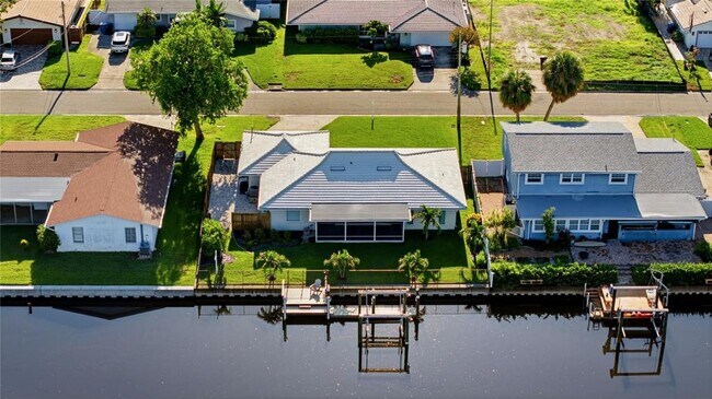 Foto del edificio - 4152 13th Ln NE