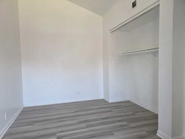 Foto del edificio - 1227 E Pasadena St
