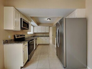 Building Photo - 27 S White Pebble Ct