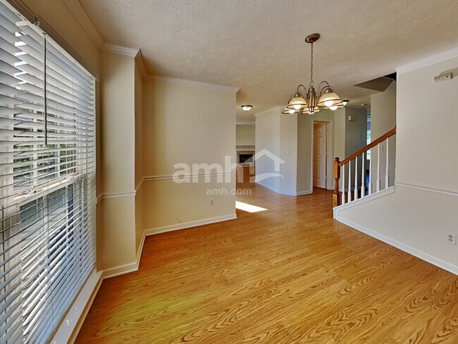 Building Photo - 354 Astor Way